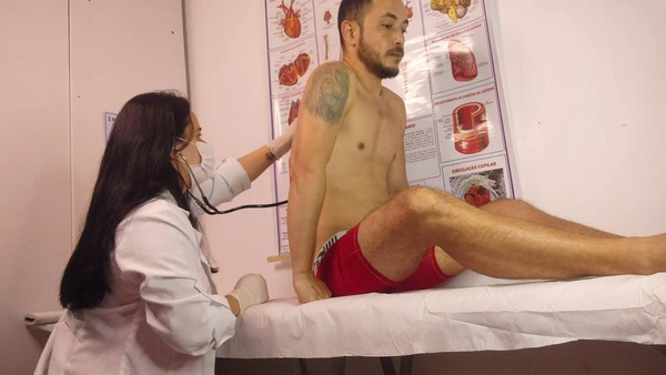 Married_Nurse_has_her_first_Patient_with_an_Erect_Penis_4k.mp4_snapshot_01.14.156.jpg