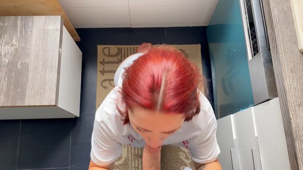 Horny_Redhead_Sis_Sucks_Cock_in_the_Kitchen_2k.mp4_snapshot_03.16.887.jpg