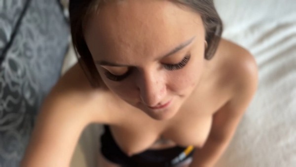 Tattooed_Gamer_Sis_Gets_Fucked_Hard_during_Livestream_HD_1080p.mp4_snapshot_05.16.189.jpg
