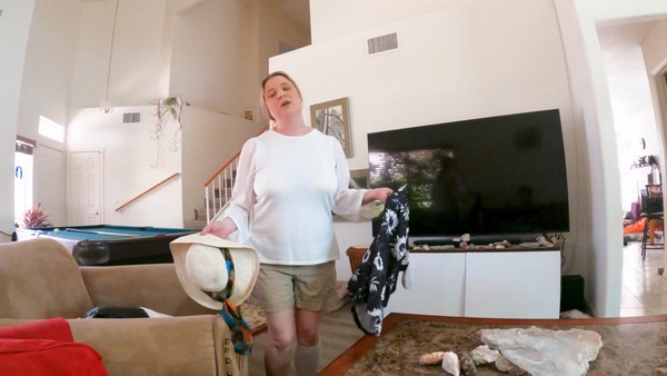 Mom Wants To Go Swimming But Has Sex With Her Son Instead – Erin Electra 4k