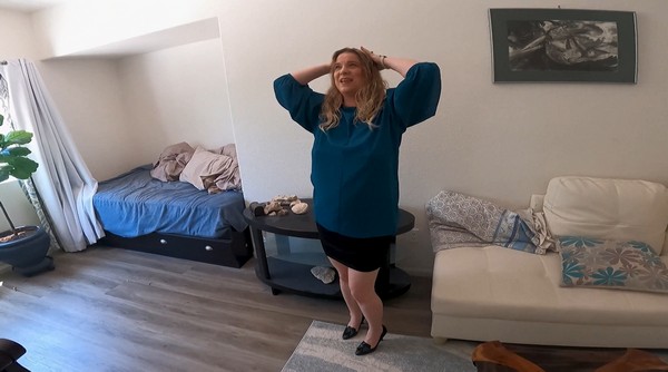 Mom Lost The Bet and Pays With Pussy and Ass – Erin Electra 4k