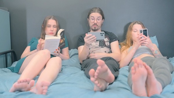 I Share A Bed With My SiS And MoM Watching Porn Together Led To A Hot Taboo Threesome HD 1080p