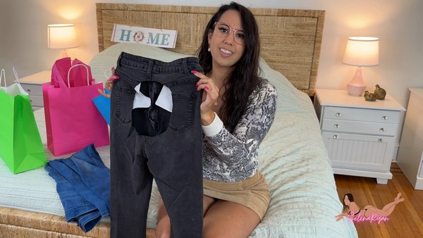 Sneaky Cumshots On Mommy’s Butt: Ripped Jeans Trick – Selena Ryan 4K