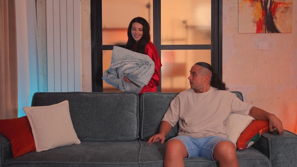 I Saw My Mom through The Glass Door. She Caught Me and Fucked 4k