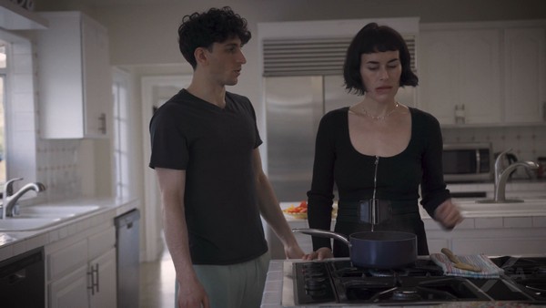 Protecting Mom – Olive Glass 4k